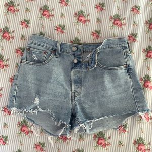 Levi’s 501 denim cut off shorts size 28